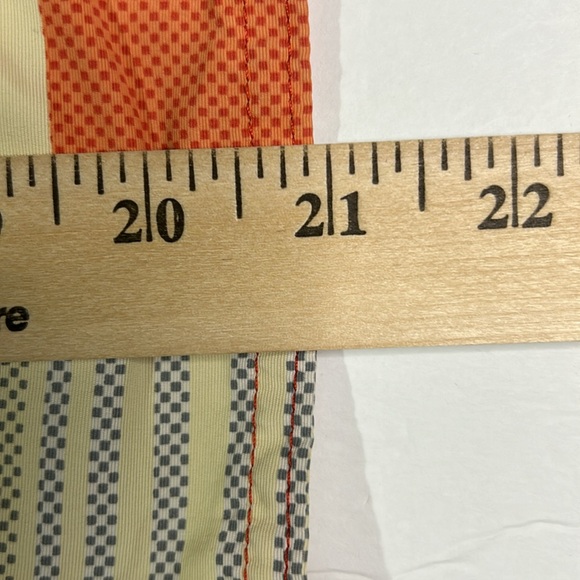 Patagonia Board Shorts Men’s 32 Orange Yellow Cream Zippered Pockets Logo - Picture 11 of 11